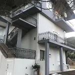Athena's & דירה סיקיה