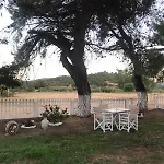 Athena's & דירה